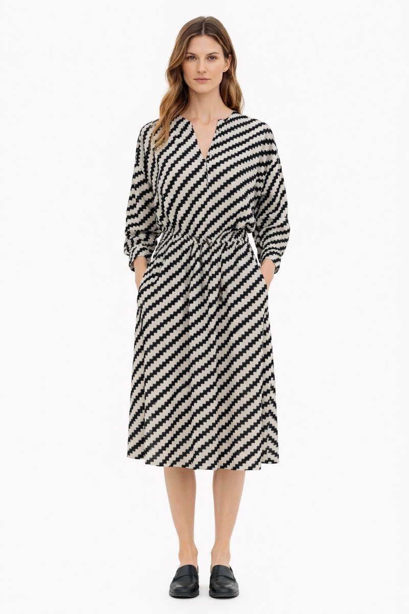 TOMMY HILFIGER SUKIENKA MIDI Z PASKIEM I DEKOLTEM PROSTYM 38 1I4A