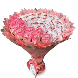 Słodki jadalny bukiet różowo-brzoskwiniowy z cukierkami Raffaello i 11 mydlanych róż (średnica 30 cm) - Zestawy upominkowe - miniaturka - grafika 1