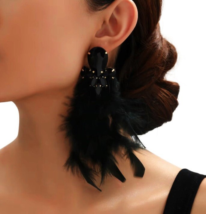 CZARNE kolczyki pióra szykowne wystawne elegancka biżuteria wizytowa