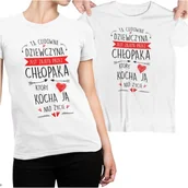 Gadżety dla niej i dla niego - Koszulka na Dzień Kobiet z nadrukiem Ta cudowna dziewczyna jest zajęta przez chłopaka który kocha ja nad życie - miniaturka - grafika 1