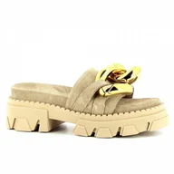 Klapki i japonki damskie - Beżowe klapki zamszowe na grubej podeszwie CARINII - Carinii - miniaturka - grafika 1