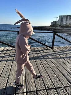 Bluza z uszami królika - pudrowy róż - Bluzy i sweterki niemowlęce - miniaturka - grafika 1