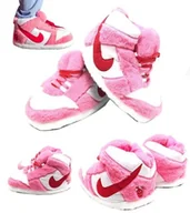 Kapcie damskie - Kapcie Pluszowe różowe inspirowane nike jordan r. 35-44 - miniaturka - grafika 1