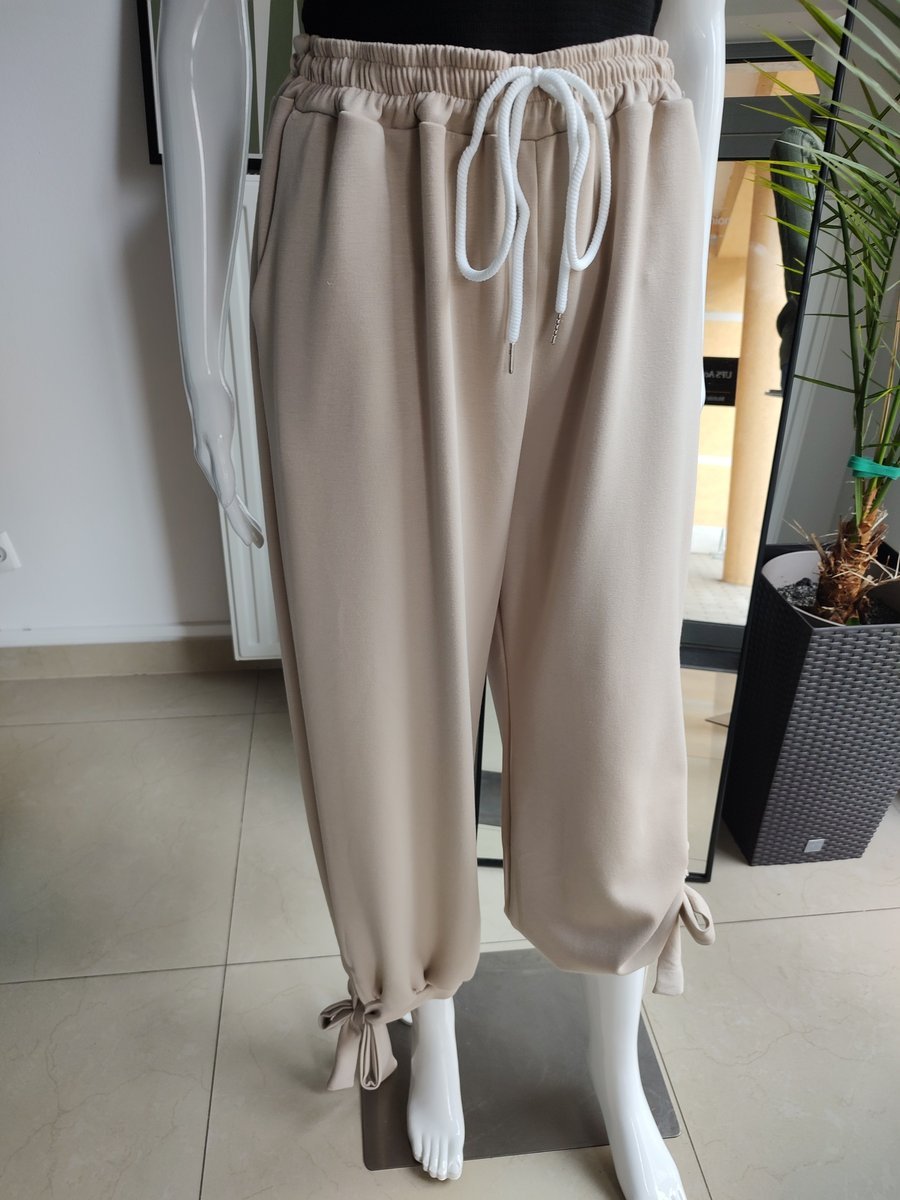 Masełkowe spodnie dresowe z wiązaniem- beżowy One size