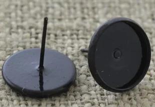 [40467] Baza kolczyka wkrętka czarna kaboszon 12mm - Półfabrykaty do biżuterii - miniaturka - grafika 1
