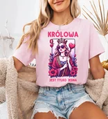 Koszulki i topy damskie - RÓŻOWA KOSZULKA Z NADRUKIEM KRÓLOWA JEST TYLKO JEDNA - miniaturka - grafika 1