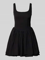 Sukienki - Sukienka mini taliowana z dekoltem w łódkę model ‘SOEMO’ - miniaturka - grafika 1