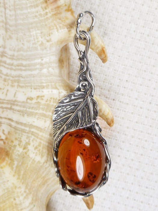 Wisiorek srebrny z bursztynem 626-11