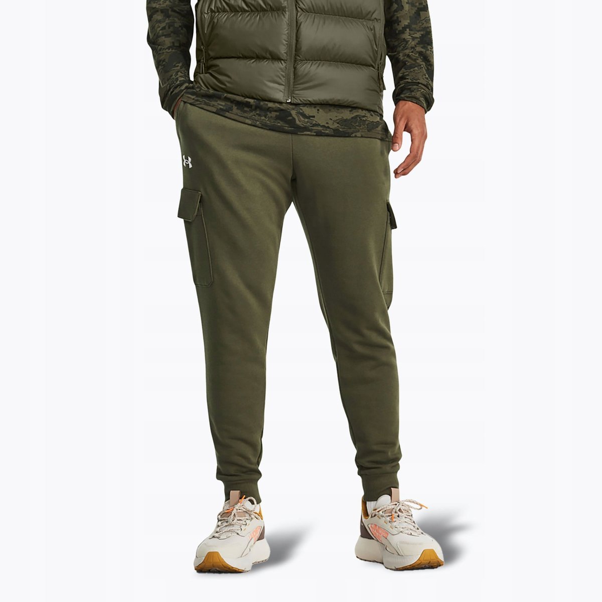 SPODNIE MĘSKIE JOGGERY CARGO UNDER ARMOUR UA Rival Fleece Cargo Jogger XS
