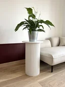 Kwietniki - Biały okrągły, ryflowany stolik nocny, pomocniczy - miniaturka - grafika 1