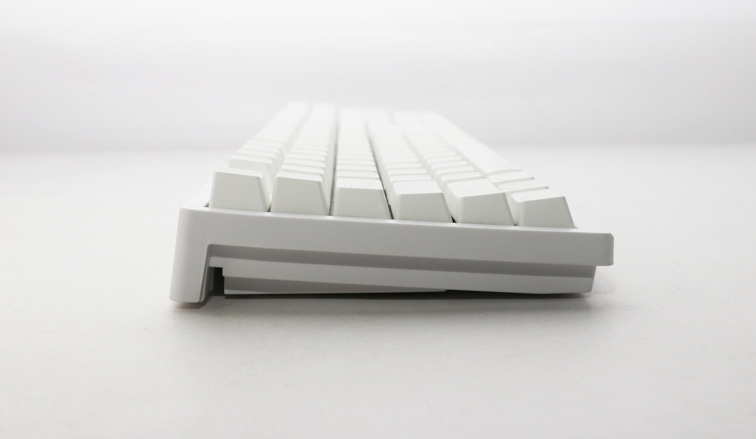 Ducky Zero 6108 Pure White Wireless Gaming Tastatur - MX2A Blue US DKZE2408ST3-CCUSPDOECL2WW1