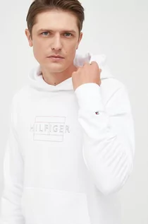 Bluzy męskie - Tommy Hilfiger bluza bawełniana męska kolor biały z kapturem z nadrukiem - grafika 1