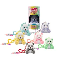 Breloczki dla dzieci - Coccolotti - Panda Friends Losowy Niedźwiedź Niespodzianka, 6 Niedźwiedzi z butelką i brelokiem z urokiem, losowy kolor, różne pudełka tworzą bambusową wędkę, zabawka dla dzieci w wieku 3 lat+słynna - miniaturka - grafika 1