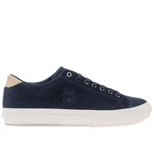 Buty sportowe męskie - Buty Tommy Hilfiger Hi Vulc Street Low Suede FM0FM04590-DW5 - granatowe - grafika 1