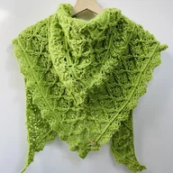 Apaszki i szaliki damskie - Duża ciepła chusta szydełkowa Nayada z wełną merino - miniaturka - grafika 1