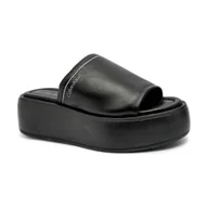 Klapki i japonki damskie - Calvin Klein Skórzane klapki FLATFORM SLIDE LTH - miniaturka - grafika 1