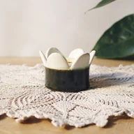 Świeczniki - Ręcznie wykonany ceramiczne świeczniki -Kwiatki - biały - miniaturka - grafika 1