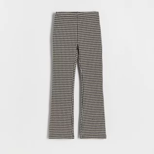 Spodnie i spodenki dla dziewczynek - Reserved - Spodnie flare w kratę - Szary - grafika 1