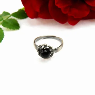 Echo Nocy - pierścionek srebrny z onyksem - Pierścionki Echo Nocy - pierścionek srebrny z onyksem - Pierścionki - miniaturka - grafika 1