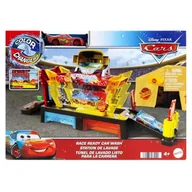 Tory, garaże, parkingi - Cars. Myjnia samochodowa + autko ze zmianą koloru Mattel - model lub pojazd - miniaturka - grafika 1
