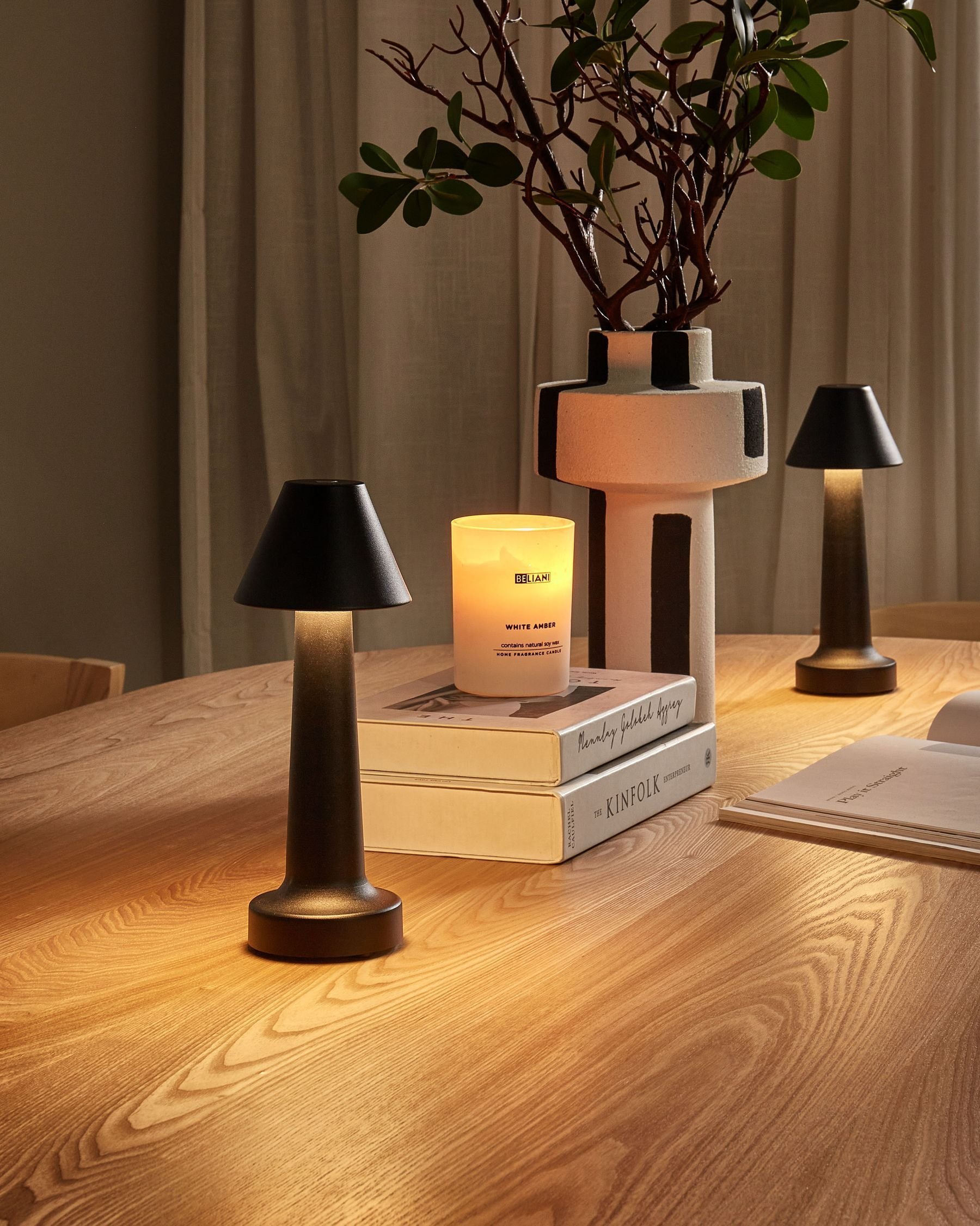 Lampa stołowa Beliani Zestaw 2 bezprzewodowych lamp stołowych LED JOANES Ze ściemniaczem Metal Czarny