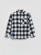 Bluzki dla chłopców - Reserved - Bawełniana koszula w kratę - czarny - miniaturka - grafika 1