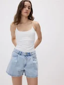 Spodenki damskie - Reserved - Jeansowe szorty z zakładkami - niebieski - miniaturka - grafika 1