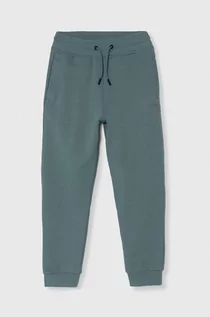 Spodnie i spodenki dla chłopców - Guess spodnie dresowe dziecięce kolor zielony gładkie - grafika 1
