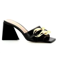 Klapki i japonki damskie - Czarne klapki na obcasie CARINII - Carinii - miniaturka - grafika 1