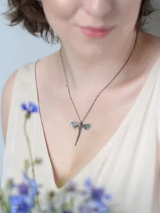 Wisiorek srebrny - Ważka W2 szara - Wisiorki Wisiorek srebrny - Ważka W2 szara - Wisiorki - miniaturka - grafika 1