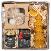 Herbata - Świąteczny kosz prezentowy z choinką z wosku pszczelego, naturalne pierniki, herbata świąteczna i miód - miniaturka - grafika 1