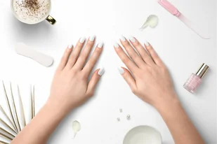 Manicure hybrydowy we Wrocławiu - Czasopisma - miniaturka - grafika 1