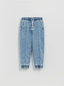 Spodnie i spodenki dla chłopców - Reserved - Jeansy jogger - niebieski - miniaturka - grafika 1