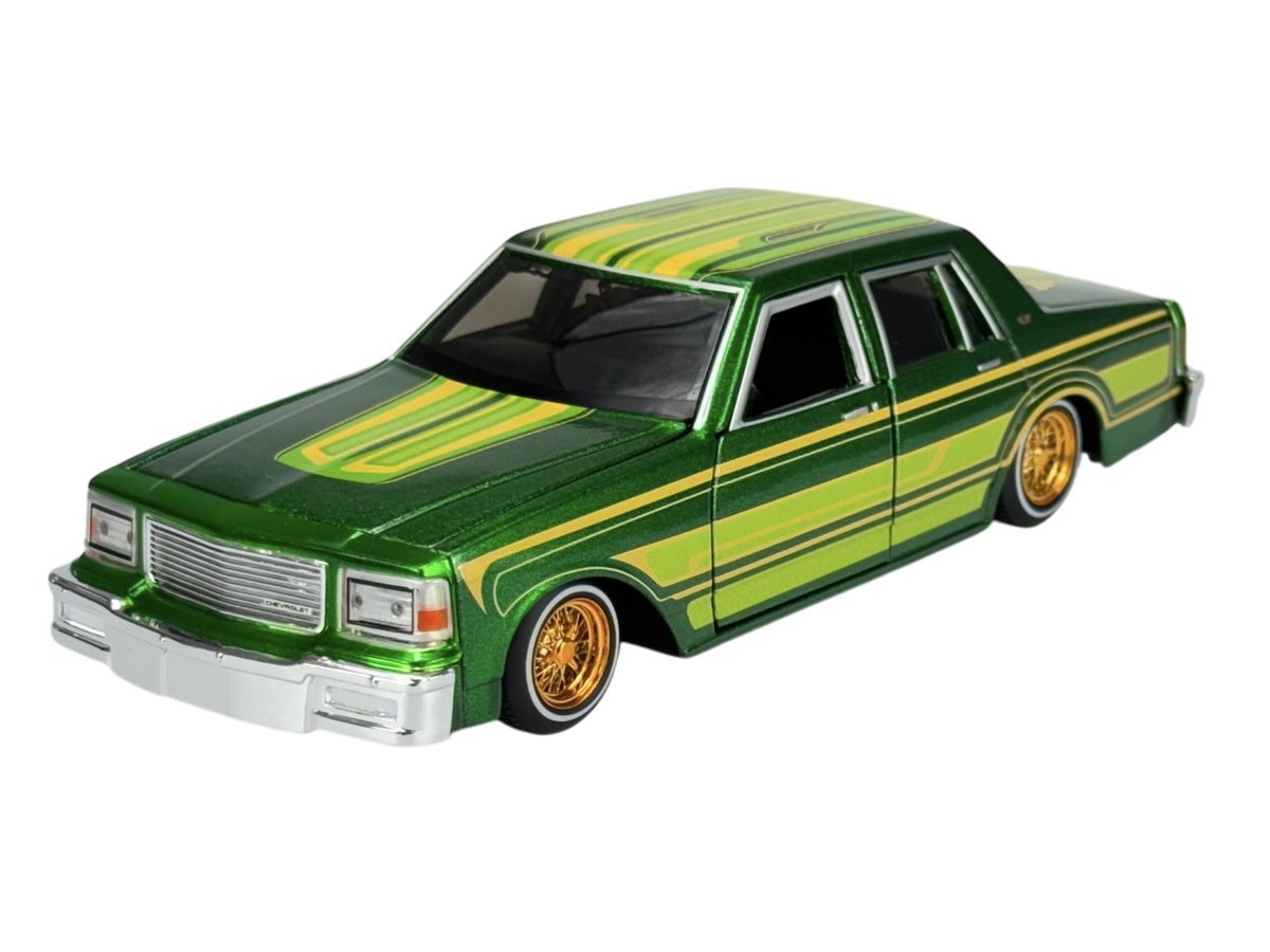 MAISTO DESIGN 1987 CHEVROLET CAPRICE ZIELONY 1:24 31044