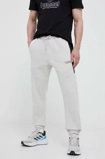 Spodnie męskie - Hummel spodnie dresowe bawełniane kolor szary gładkie - grafika 1
