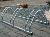 Wyposażenie miejsc publicznych - Krosstech Stojak na rowery ECHO 3 na 3 rowery ocynkowany 4440121 - miniaturka - grafika 1