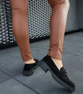 Mokasyny damskie - Czarne masywne mokasyny z klamerką Alfredino-39 - miniaturka - grafika 1