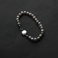 Bransoletki - Bransoletka Medalion z białymi perłami - miniaturka - grafika 1