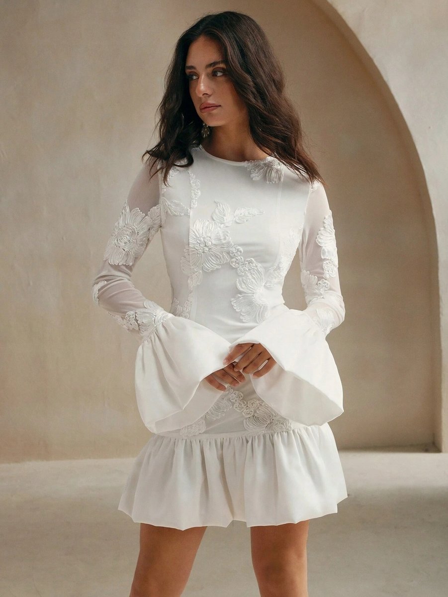 SHEIN BIAŁA SUKIENKA MINI Z FALBANĄ I HAFTEM 40/42 11LA