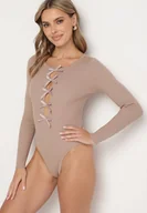 Body - Ciemnobeżowe Body z Ozdobnymi Kokardkami i Wycięciami z Przodu Issalia - miniaturka - grafika 1