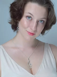 Kolczyki srebrne - Klucz wiolinowy biały - Kolczyki - miniaturka - grafika 1