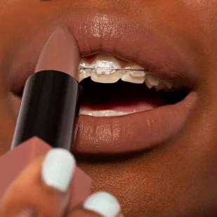 3ina 3INA Makeup  Vegan  Cruelty Free  The Lipstick 282  jasnobrązowy matowy  pomadka do ust 5 h  matowa  szminka do ust o wysokiej pigmentacji  matowa, intensywna farba  kremowy zapach wanilii - Szminki - miniaturka - grafika 3