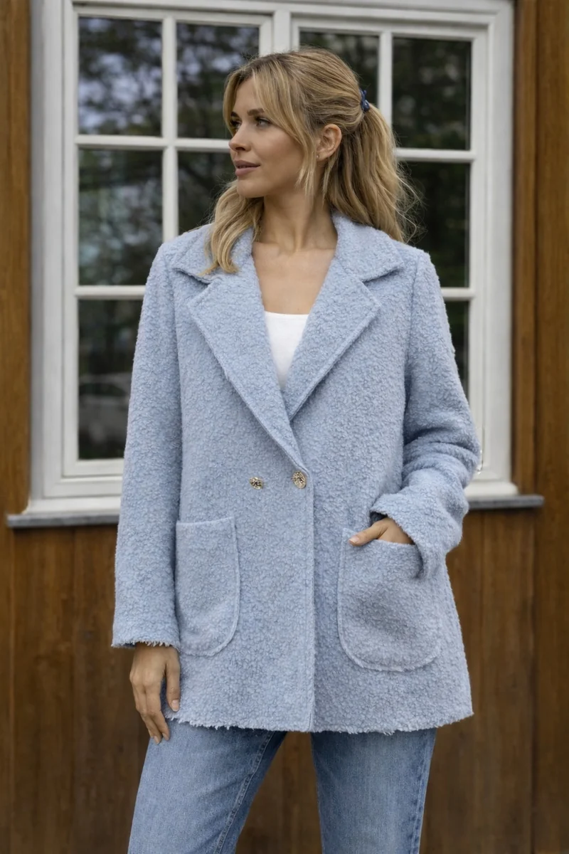 Stylowy płaszczyk / kurtka typu boucle / teddy – must have sezonu