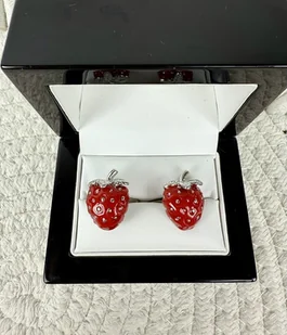 SPINKI DO MANKIETÓW prezent poziomki truskawki owoc - Spinki do mankietów i krawatów SPINKI DO MANKIETÓW prezent poziomki truskawki owoc - Spinki do mankietów i krawatów - miniaturka - grafika 1