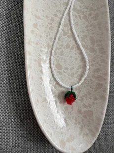 Handmade naszyjnik z koralików z plecionym owocem truskawką - Naszyjniki - miniaturka - grafika 1
