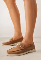 Mokasyny damskie - Jasnobrązowe Mokasyny Ozdobione Metaliczną Klamrą Murielori - miniaturka - grafika 1