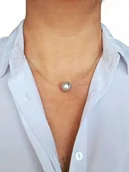 Naszyjniki - Naszyjnik choker szara jedna perła 18mm struna - miniaturka - grafika 1