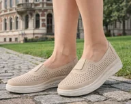 Mokasyny damskie - Mokasyny damskie skórzane beżowe Ladie’s Style 22847 na gumki [rozmiar: 38] - miniaturka - grafika 1