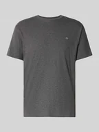 Koszulki męskie - T-shirt o kroju regular fit z wyhaftowanym logo - miniaturka - grafika 1