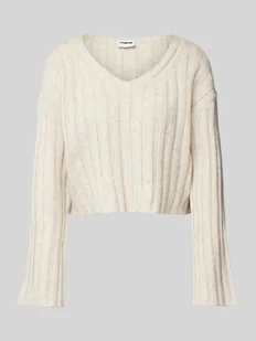 Sweter z dzianiny krótki z dekoltem w serek model ‘NINA’ - Swetry damskie - miniaturka - grafika 1